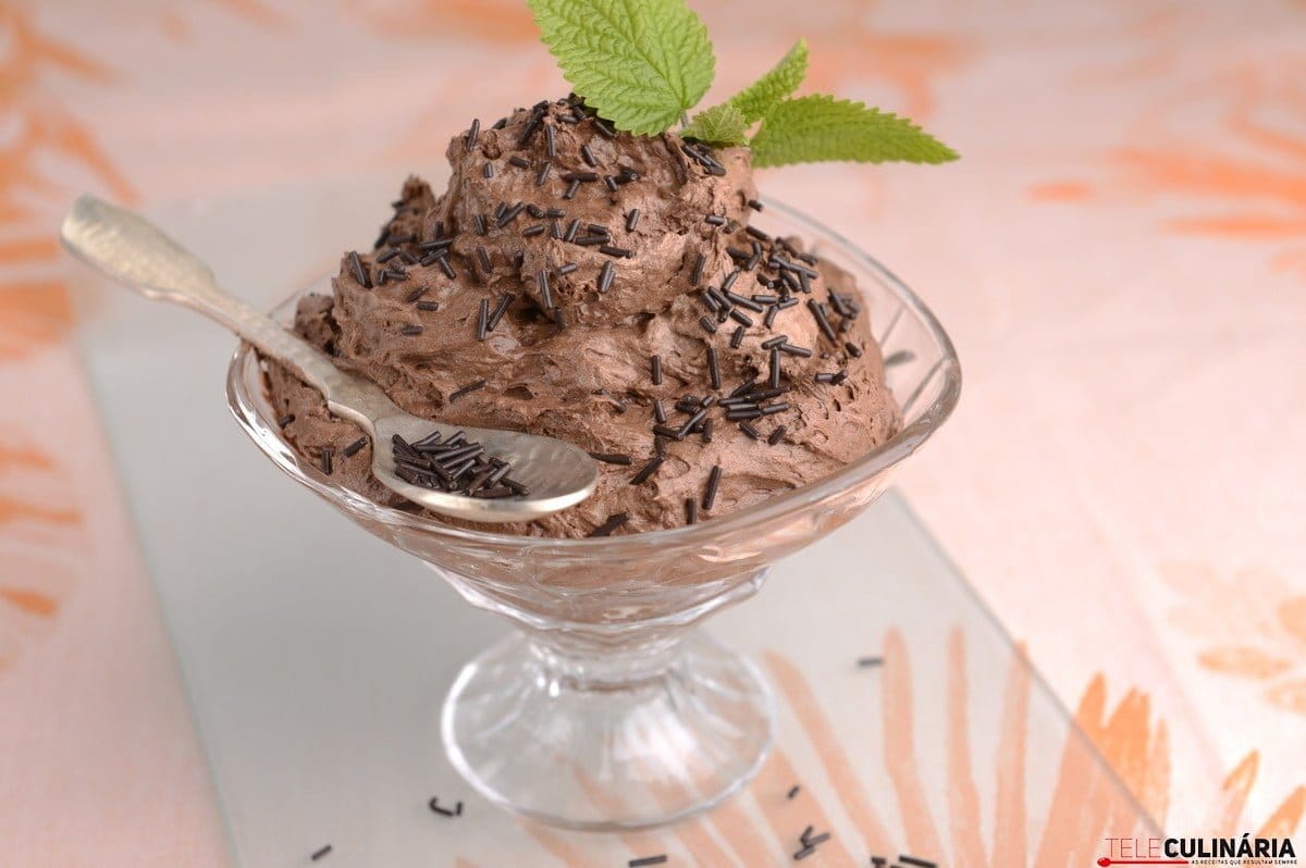 Mousse de chocolate e cafe