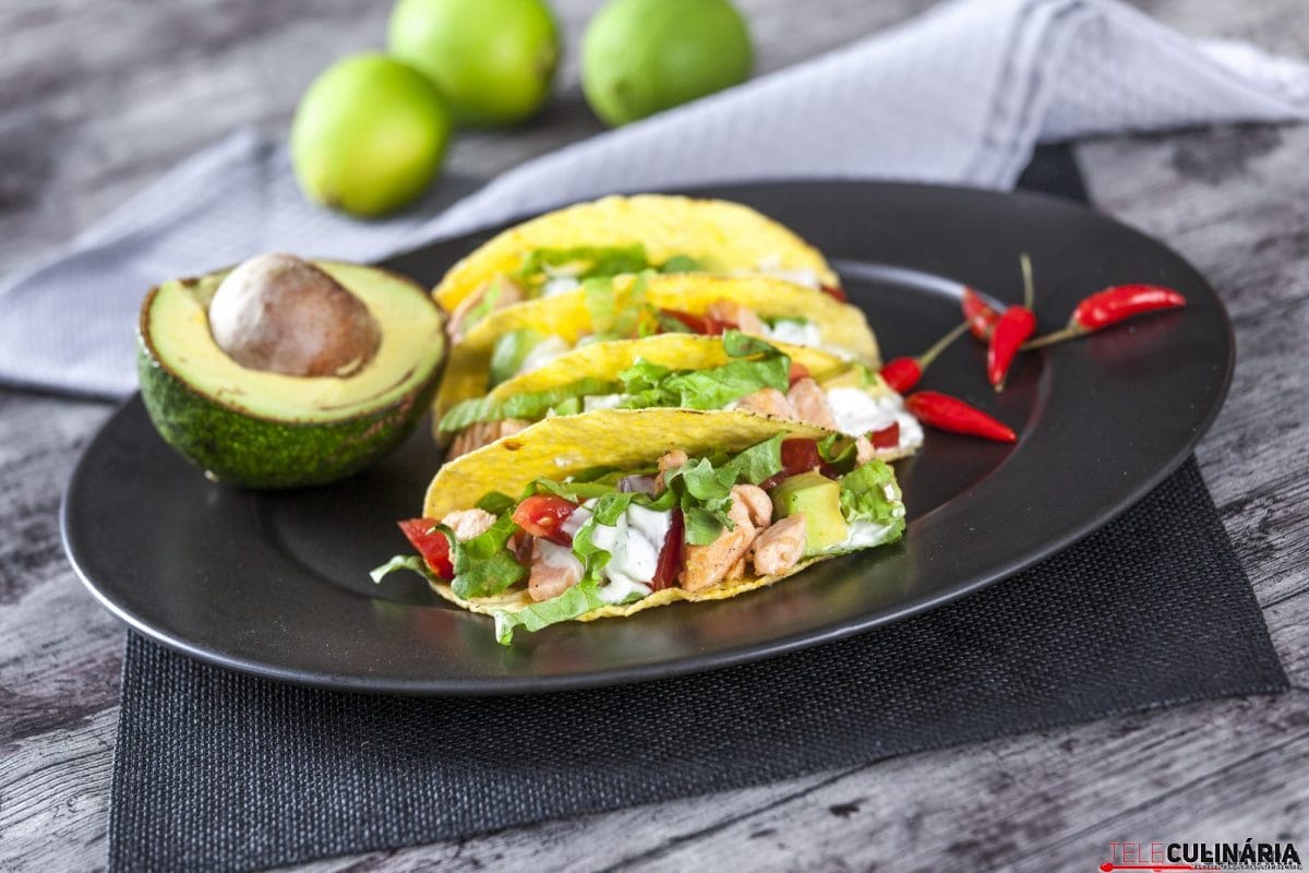 tacos de salmão e abacate