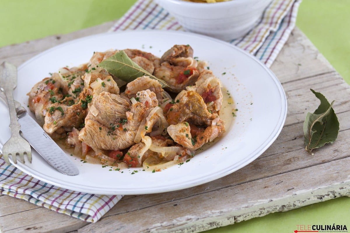 bifanas-de-cebolada-e-cerveja