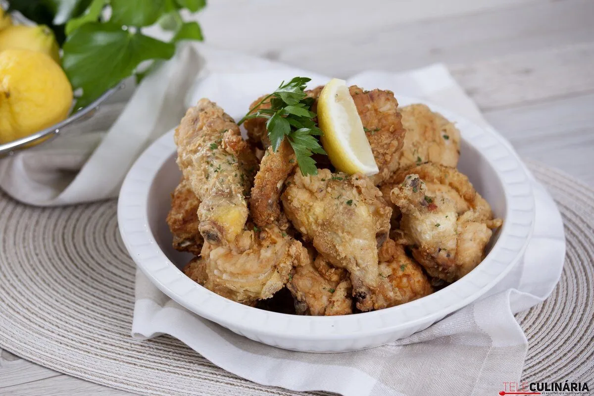 Receita de frango frito com molho de limão