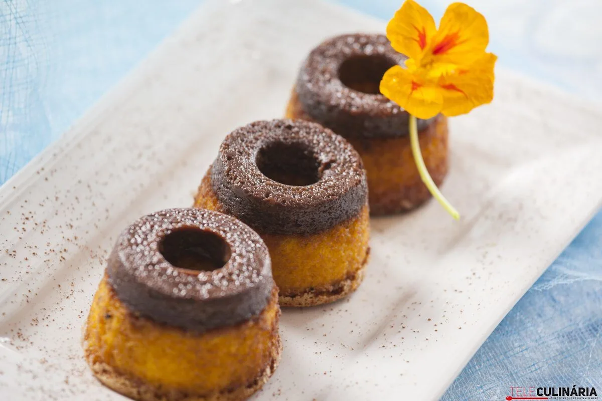 Bolo-pudim de cenoura e cacau