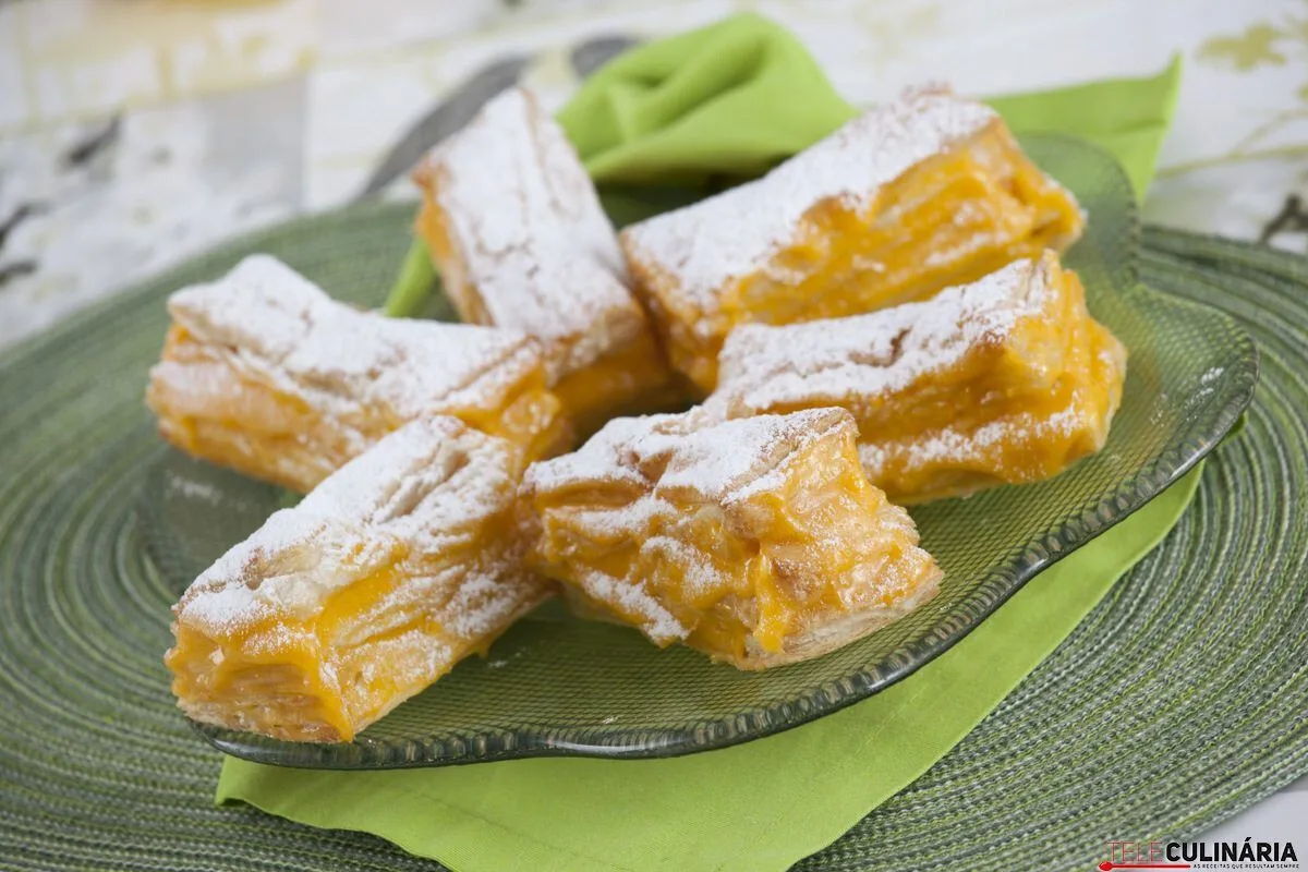 Folhados com creme de ovos