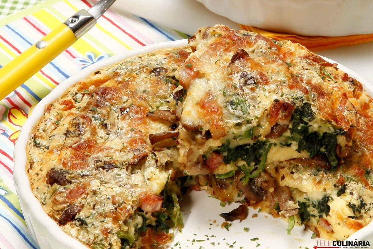 Quiche de espinafres, bacon e cogumelos
