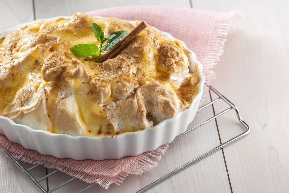 Claras do forno com creme de ovos