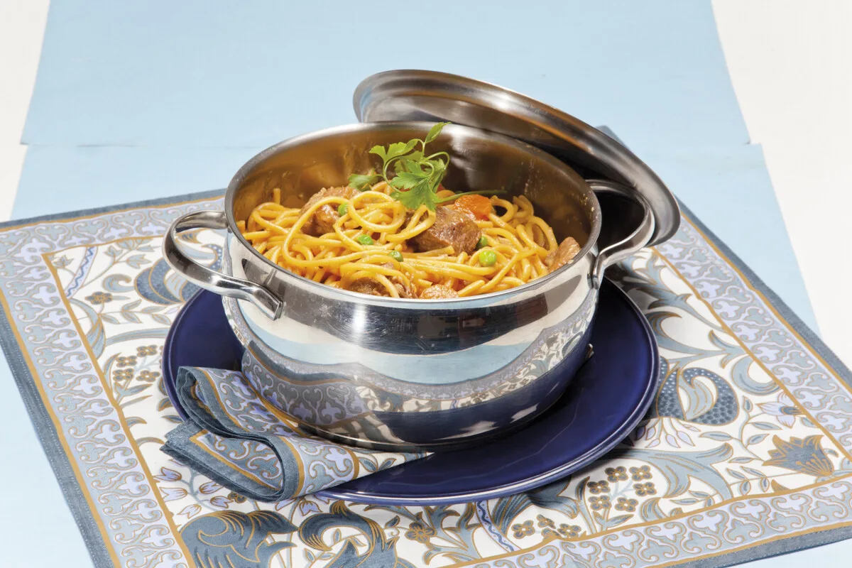 Massa meada com carne e legumes