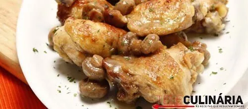 Frango dourado com cogumelos