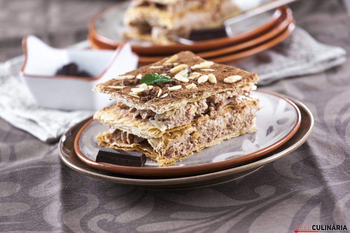 mil folhas com chocolate e amêndoas