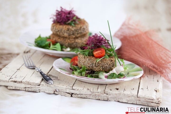 Hamburgueres de Lentilhas em Cama de Folhas
