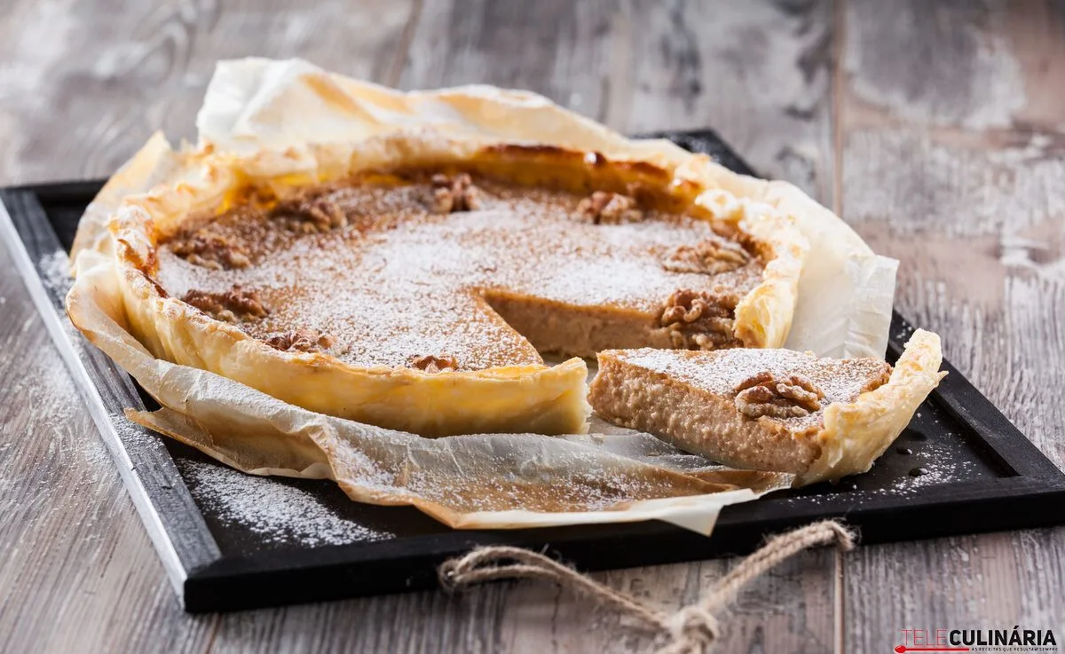 Tarte folhada com recheio de nozes