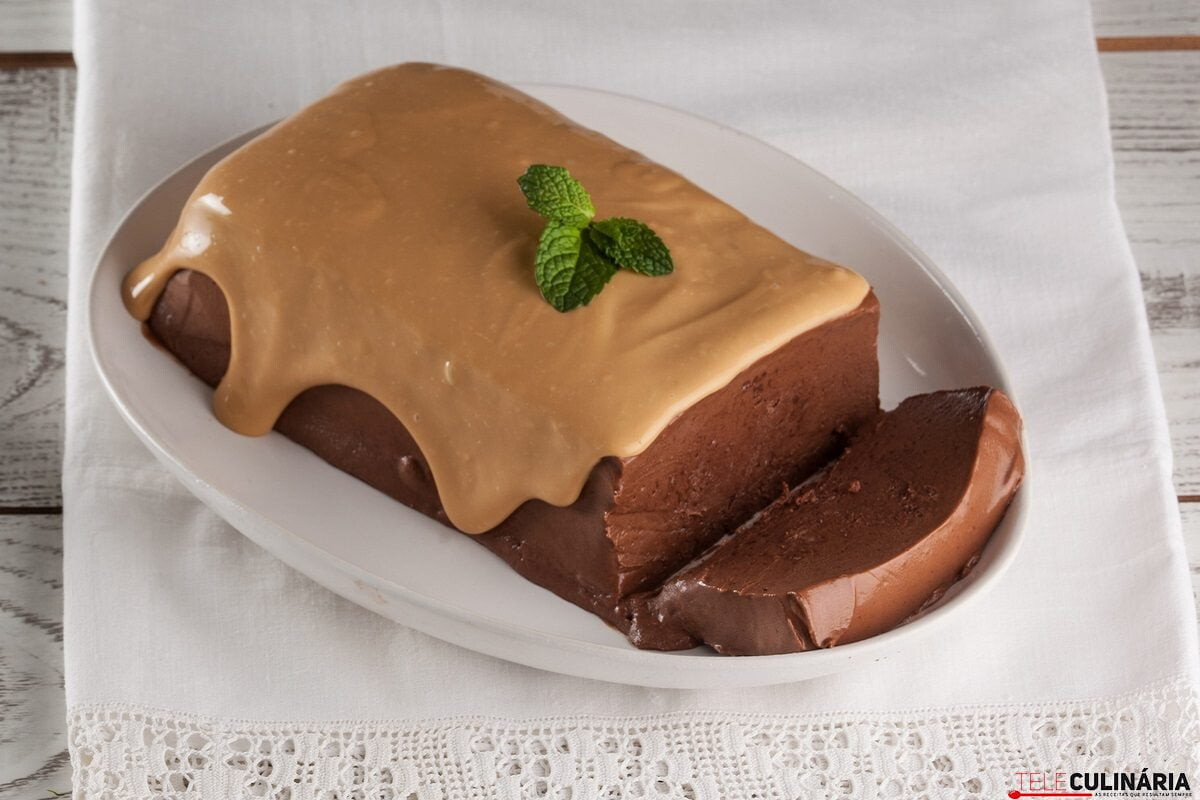 Marquise de chocolate e caramelo