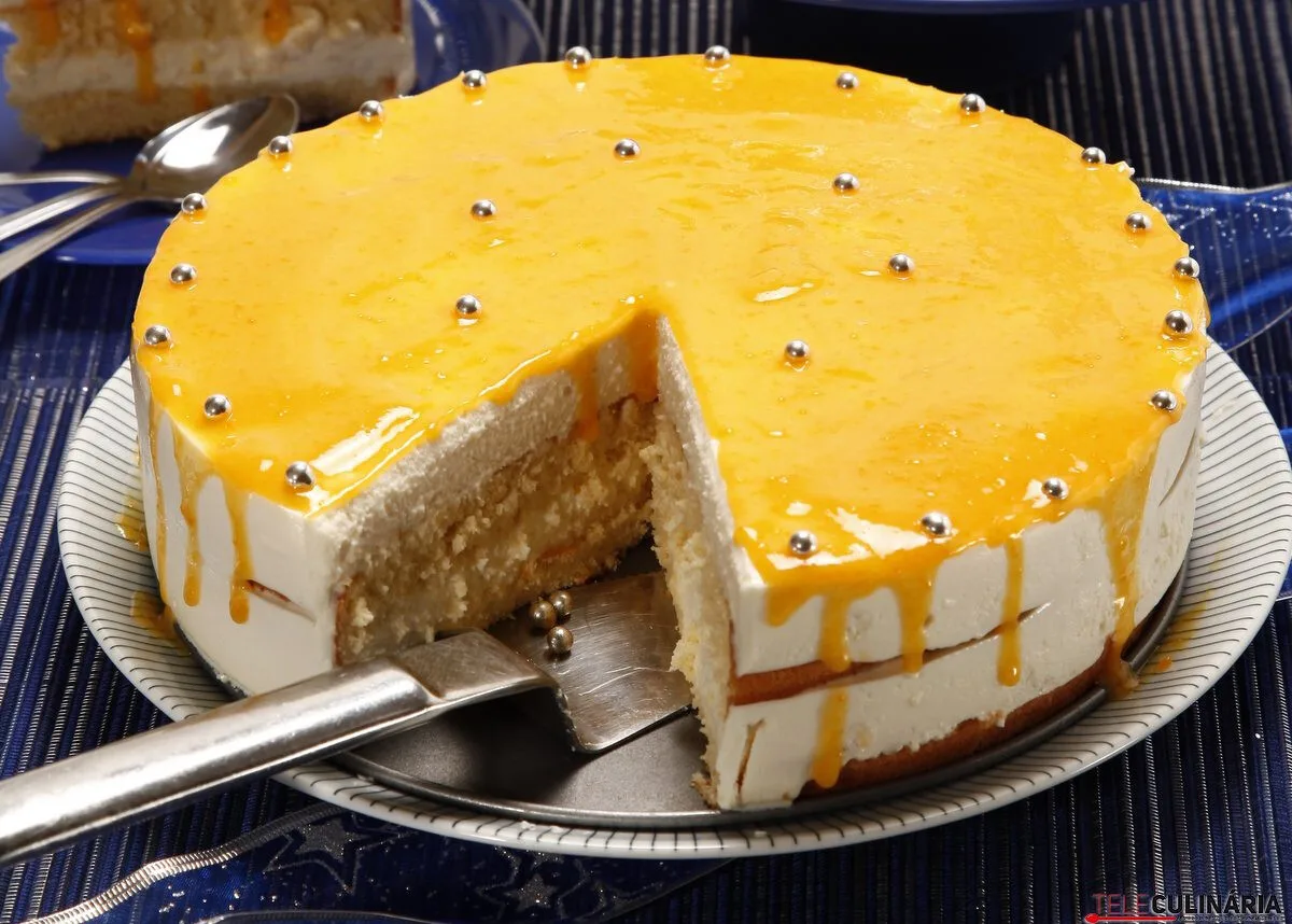 Bolo de baunilha dourado