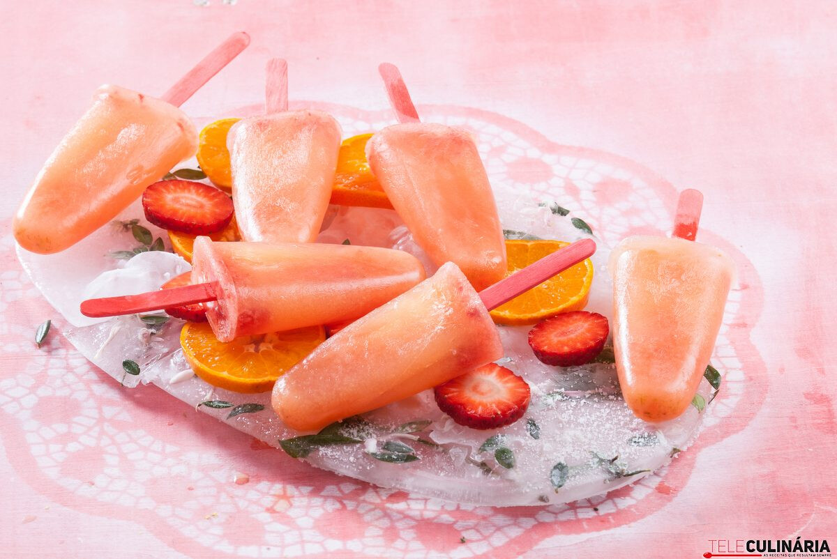 Sorvete de laranja e morangos