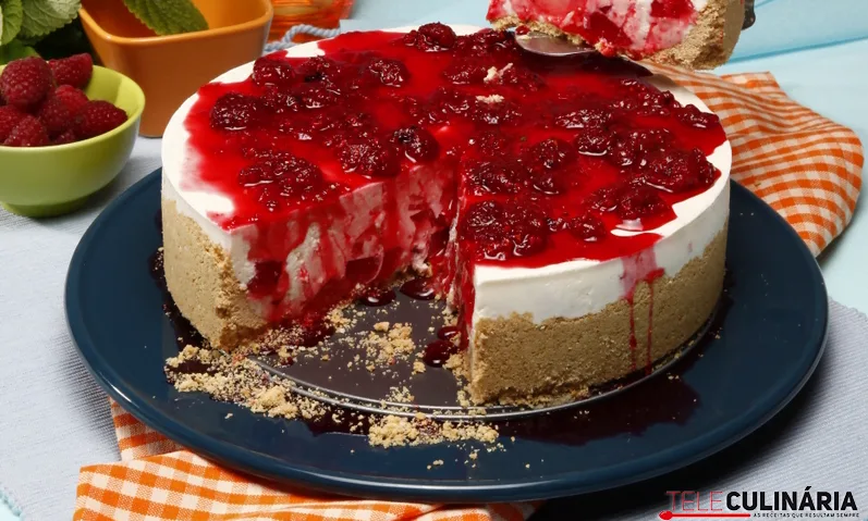 Cheesecake de morango em pedaços