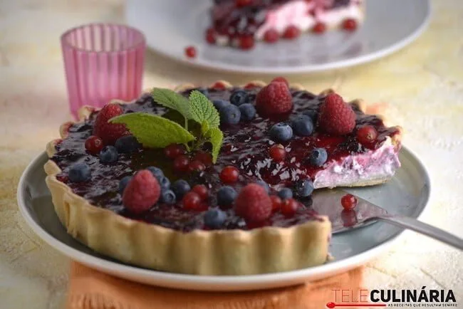Tarte de iogurte com frutos vermelhos