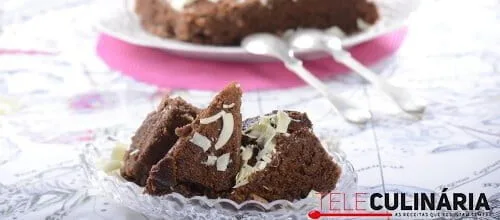 Bolo de chocolate preto e branco