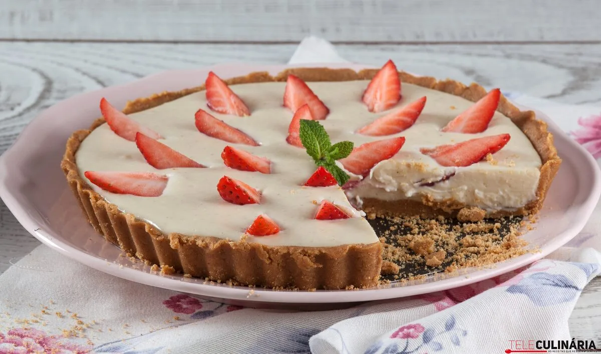 Tarte de chocolate branco com morangos