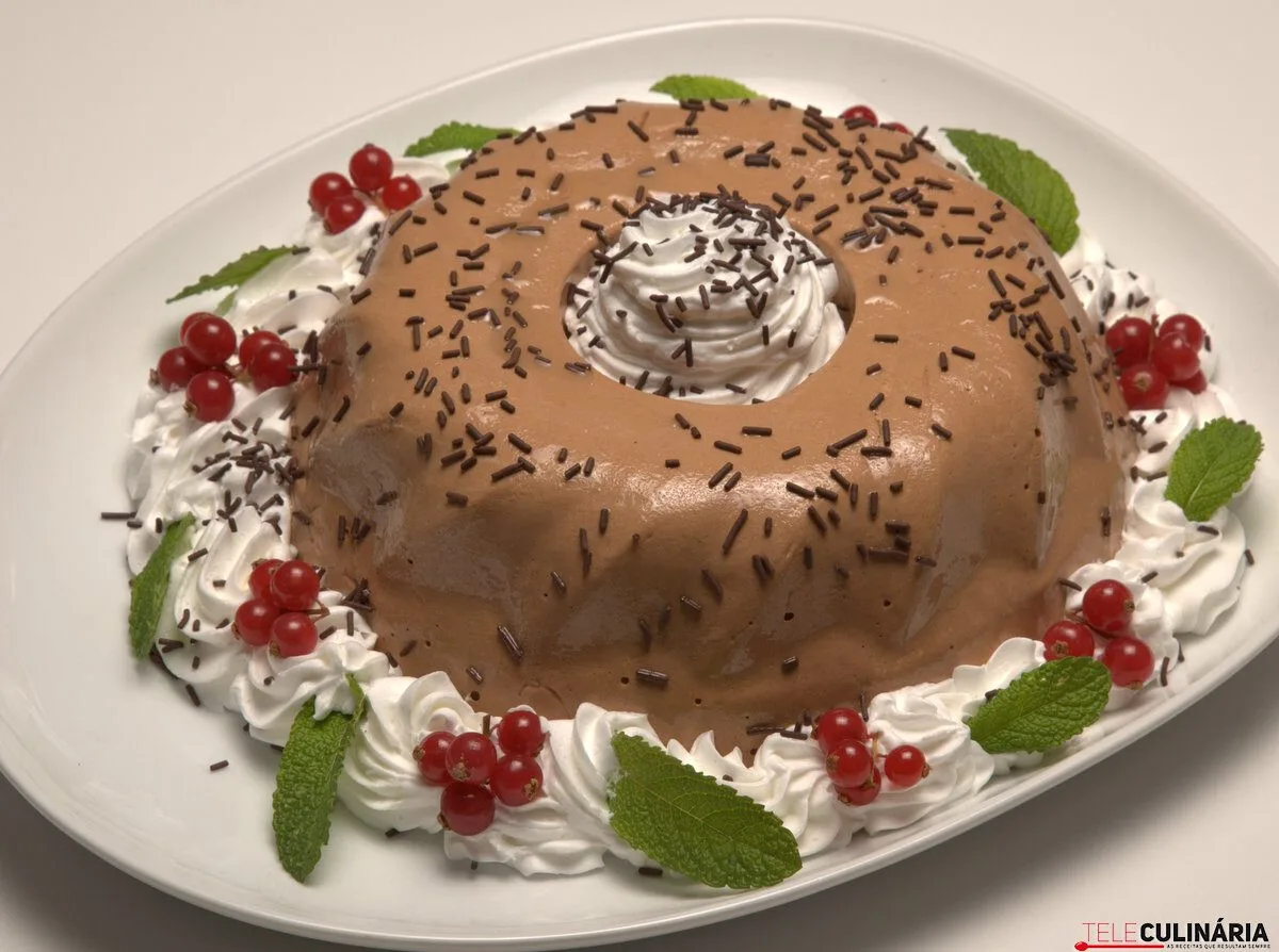 Flan de chocolate com chantilly