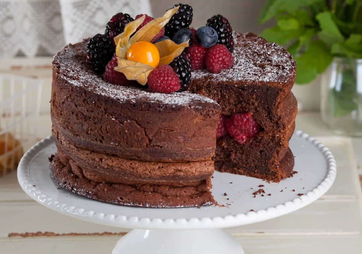 Bolo de chocolate e framboesas