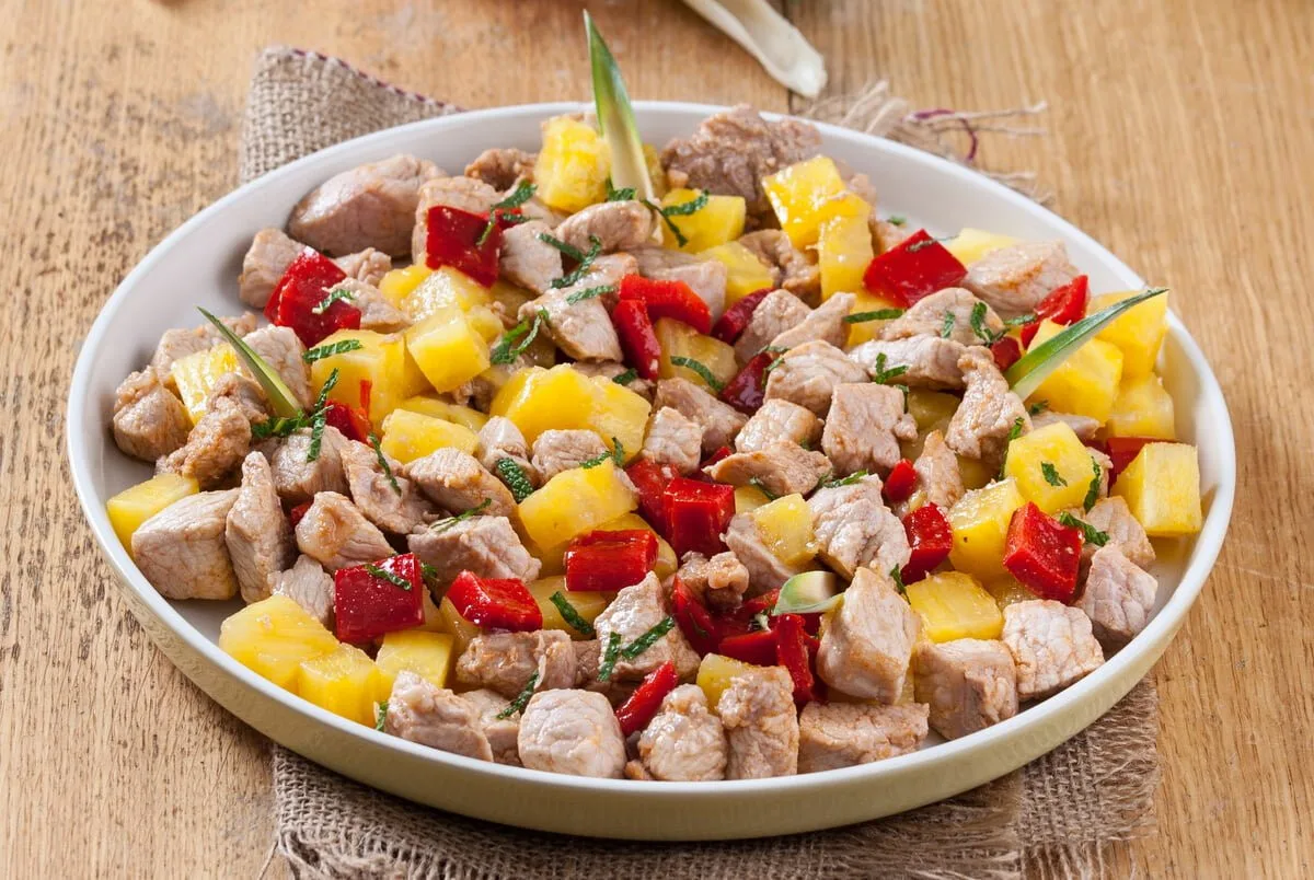 Carne de porco com ananás