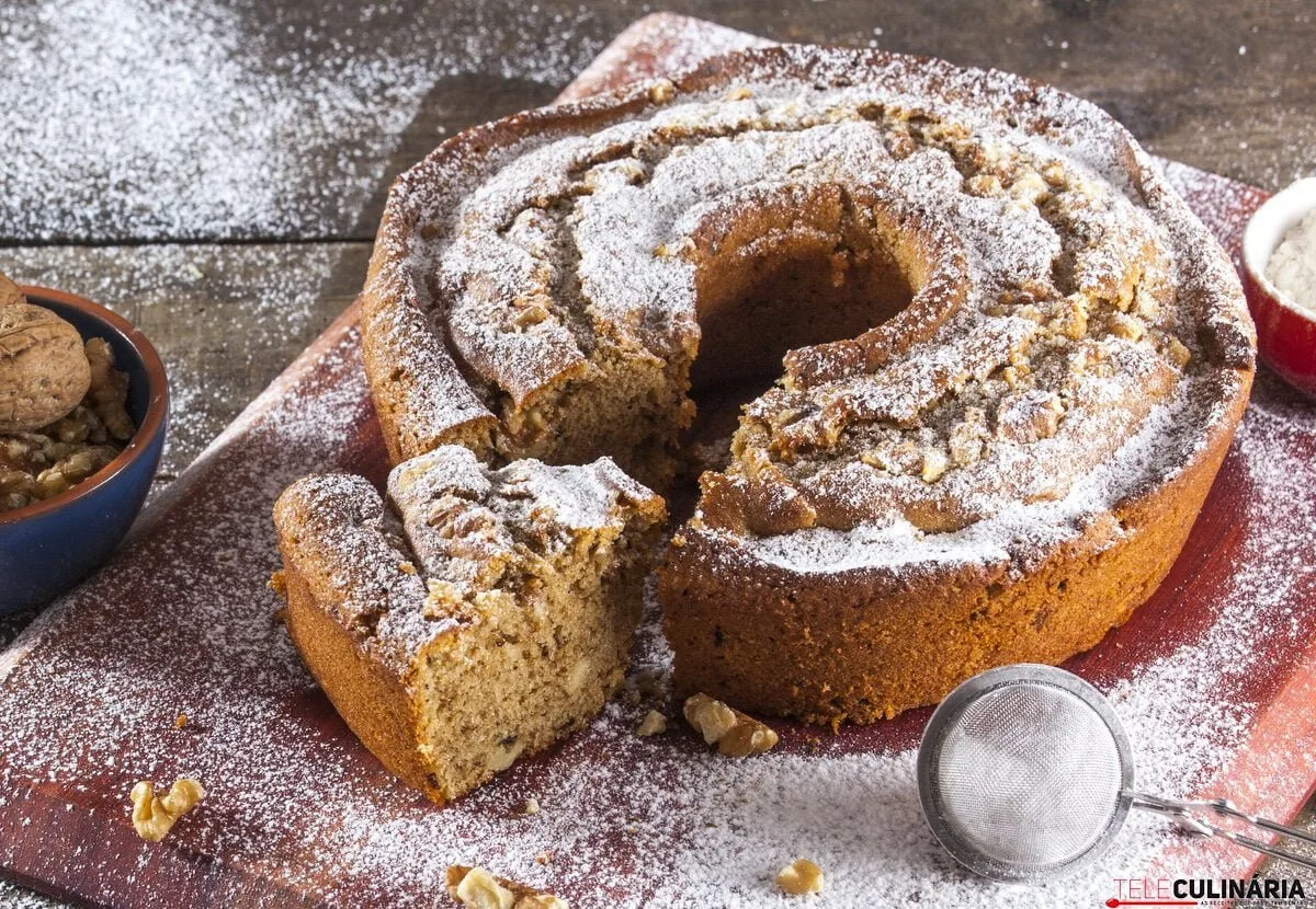 Bolo de café com nozes