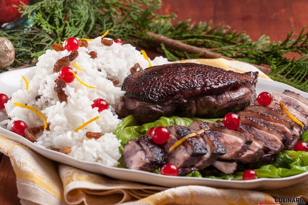 Peito de pato crocante com vinho quente