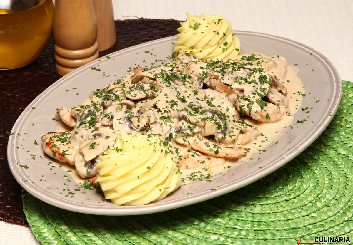 Bifinhos de peru ao champignon