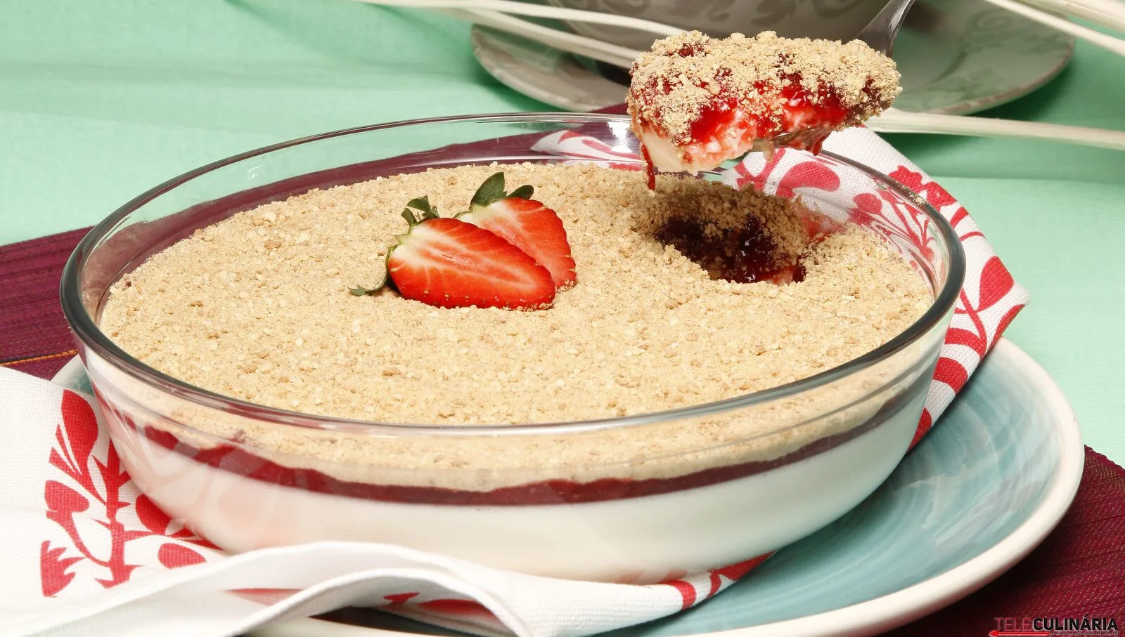 Delícia de bolacha com morangos