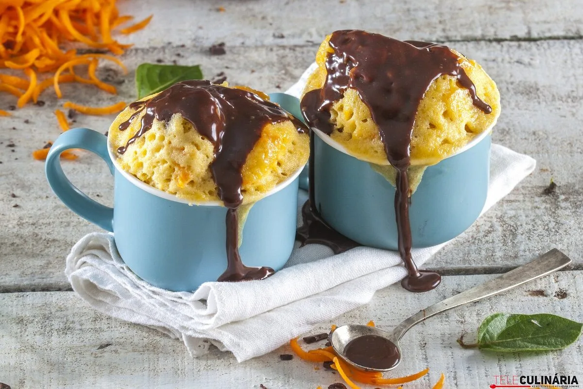Bolo de cenoura no micro-ondas