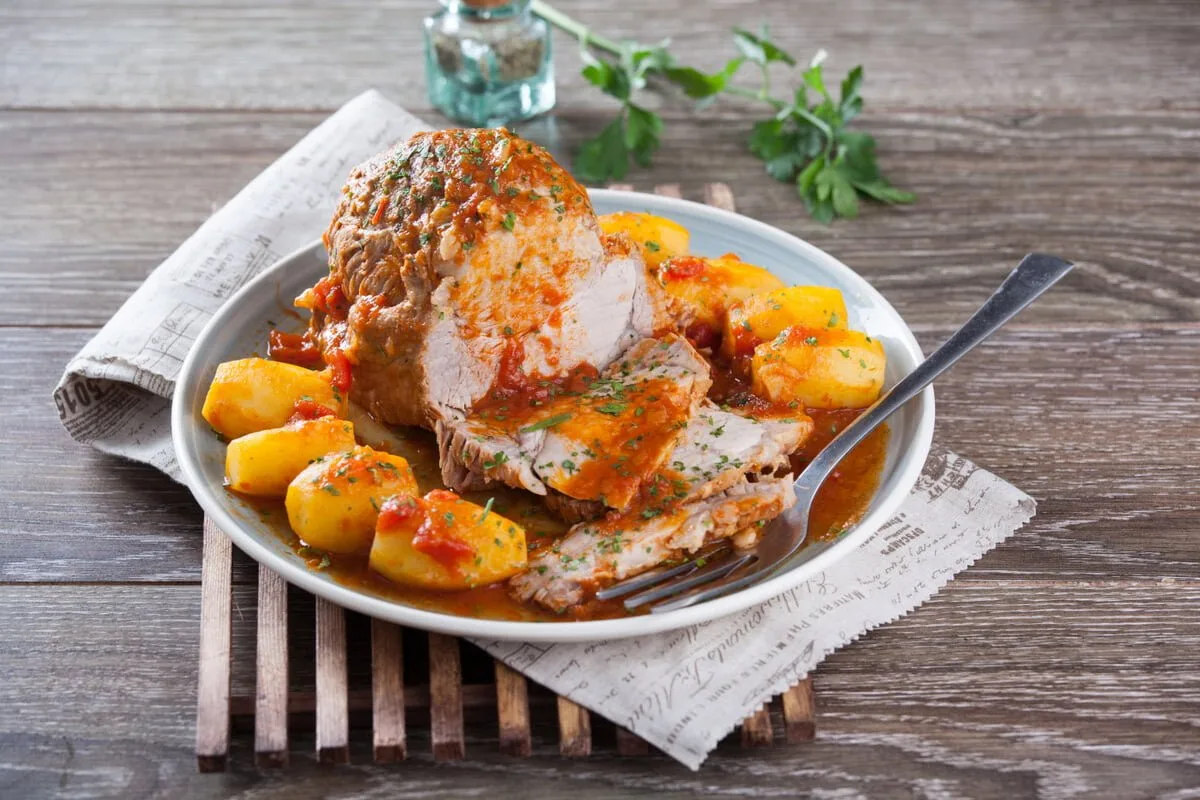 Pá de porco no tacho com batatinhas