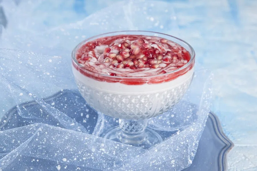 Mousse de iogurte e romã