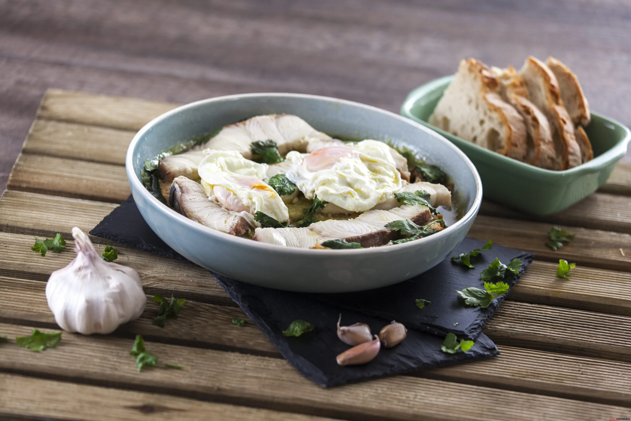 Açorda de cação e coentros