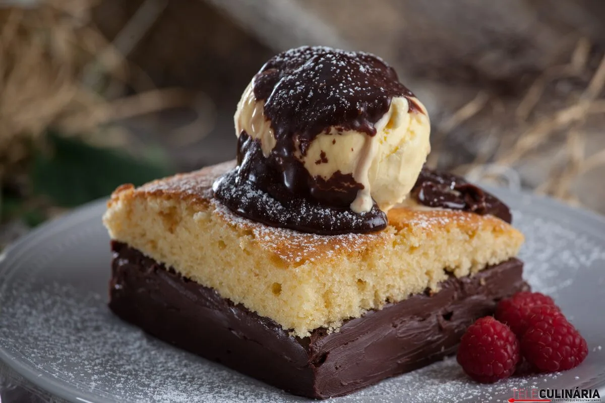 Doce de chocolate com gelado