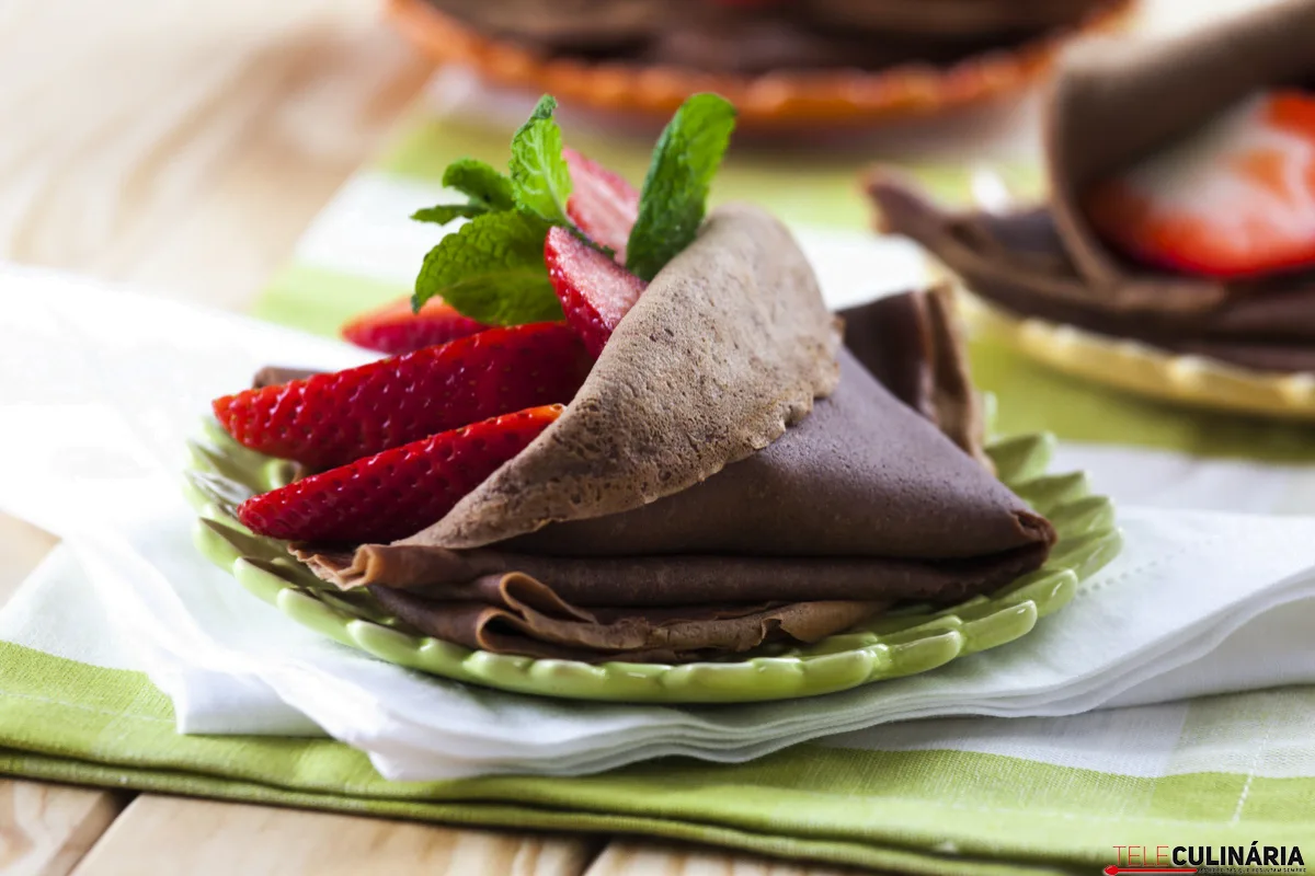 Crepes de cacau com morangos