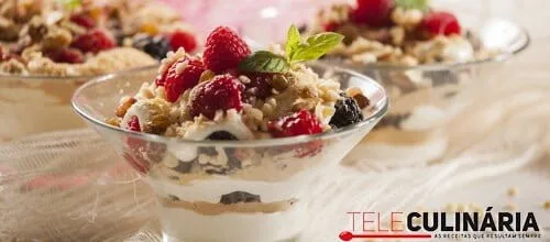 Crocante de bolacha com frutos vermelhos