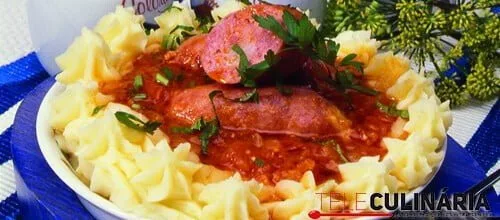 Salsichas toscanas em tomate