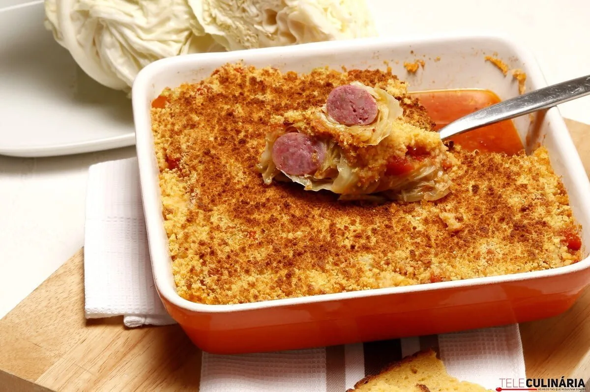 Salsichas em lombardo com broa torrada