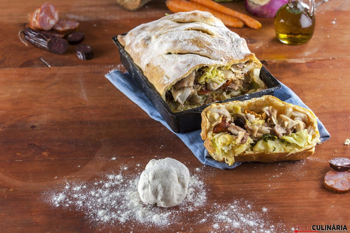 Cozido de tabuleiro no pão