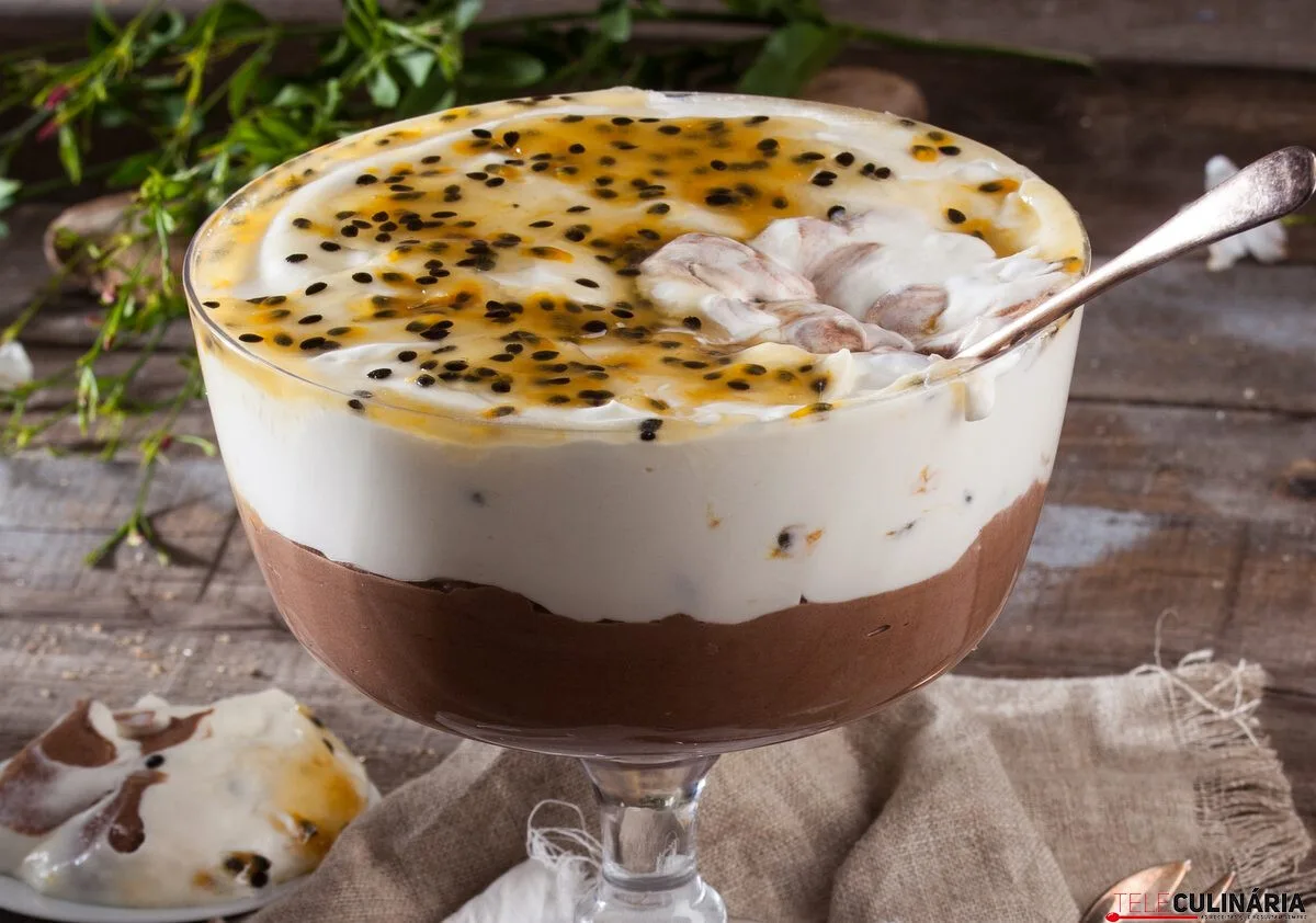 Mousse de chocolate com maracujá