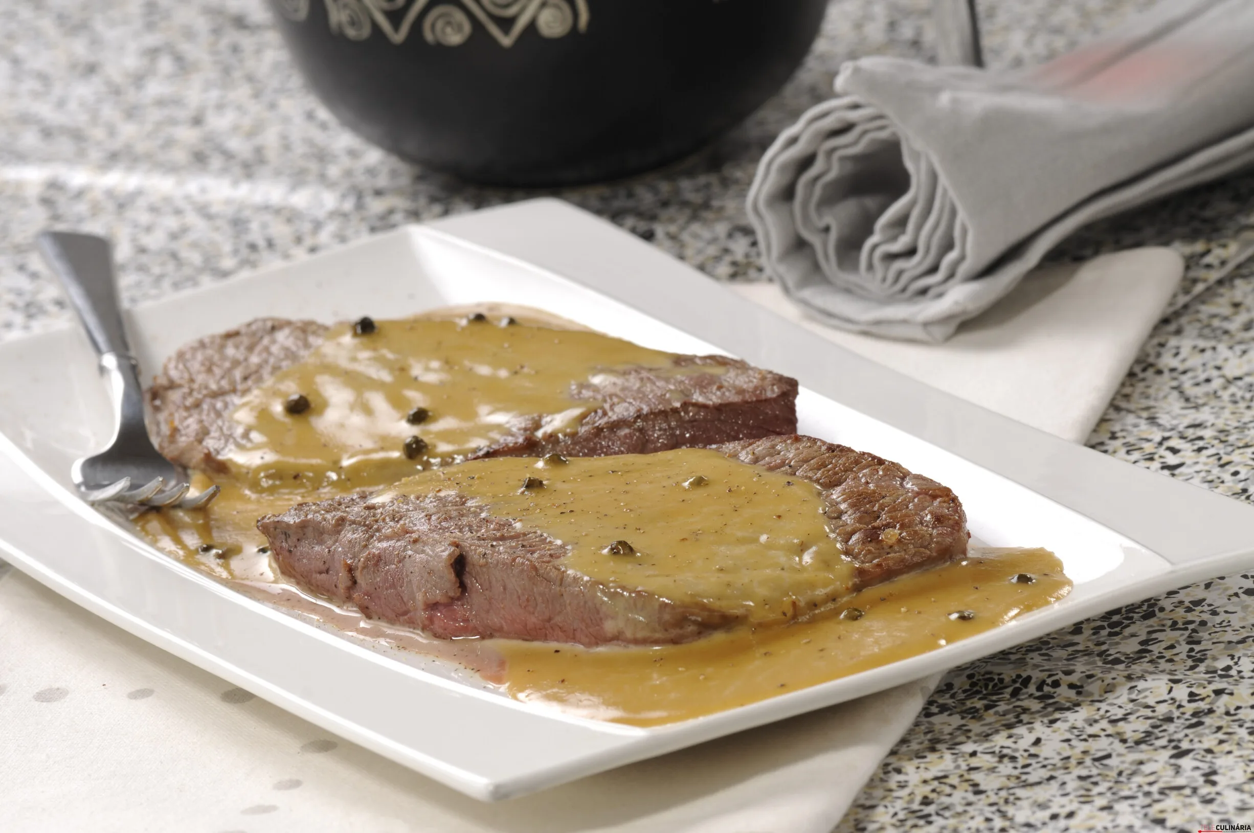 Bifes de novilho com pimenta verde