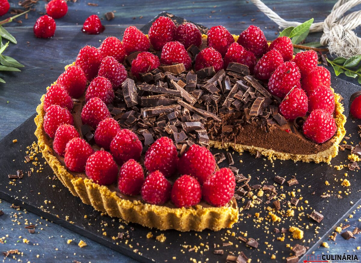 Tarte rústica de chocolate com framboesas
