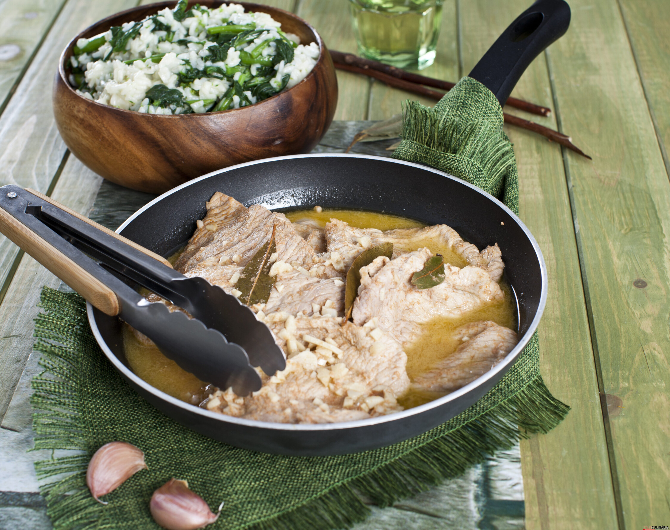 Bifanas à portuguesa com arroz de grelos