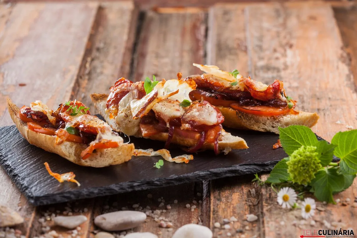 Chouriço assado em pão tostado