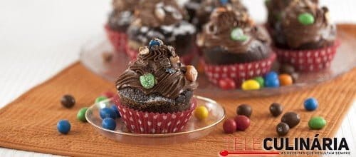 Muffins de chocolate coloridos