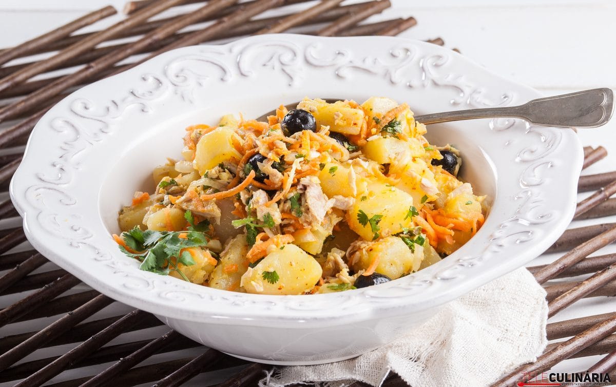 salada de batata e atum