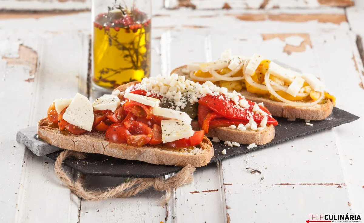 Bruschettas de queijo de vaca curado e pimentos