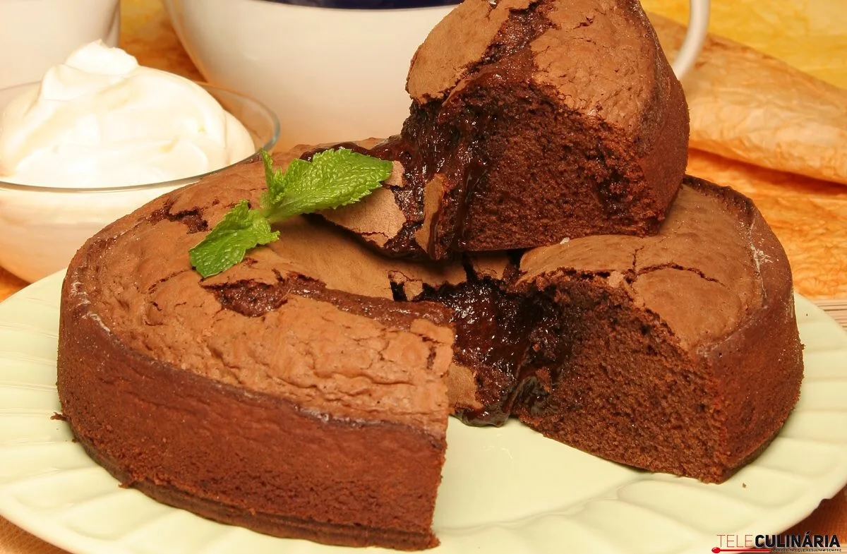 Bolo mousse de chocolate com natas