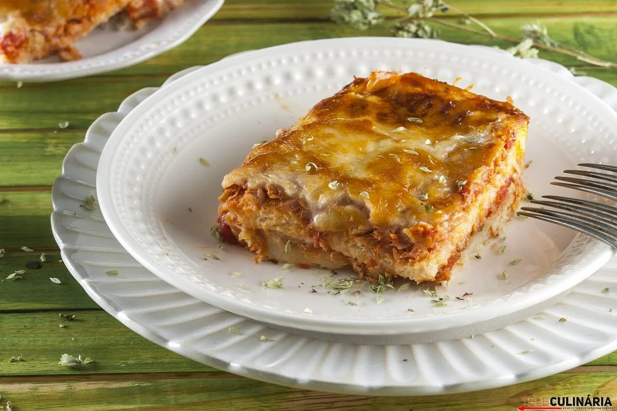 Lasanha de atum com pão