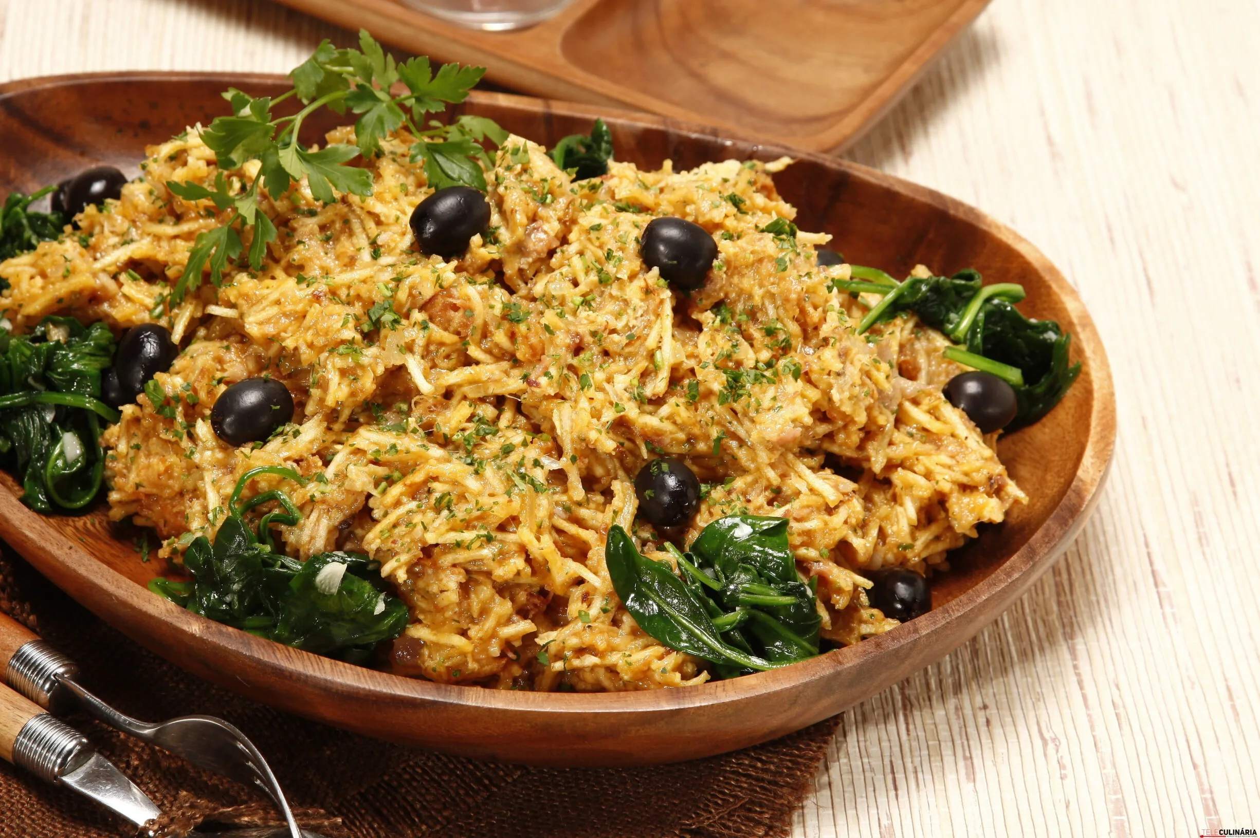 Brás de alheira com espinafres