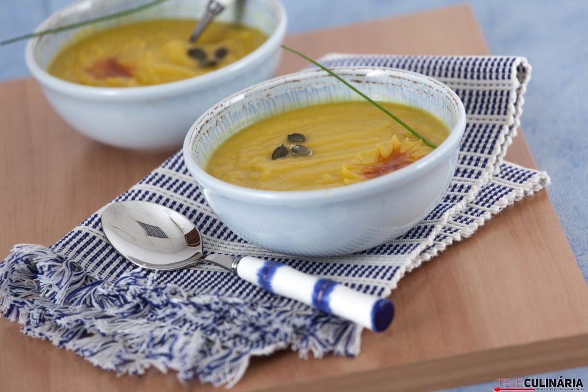 Aveludado de batata-doce com pesto picante