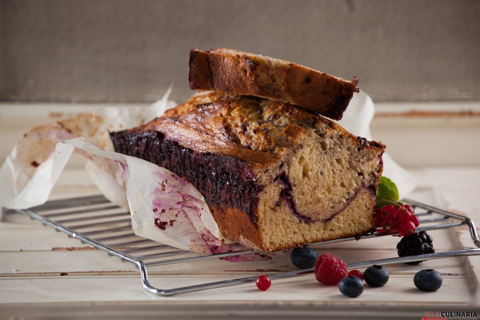 Bolo marmore de frutos do bosque